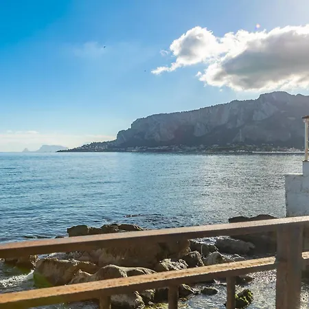 Sea View Charm - Mondello With Terrace Lägenhet