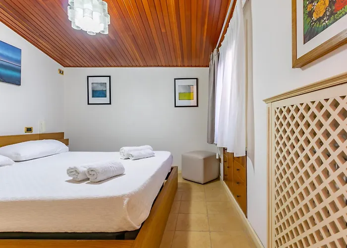 Guesthost - Sea View Charm - Mondello With Terrace *